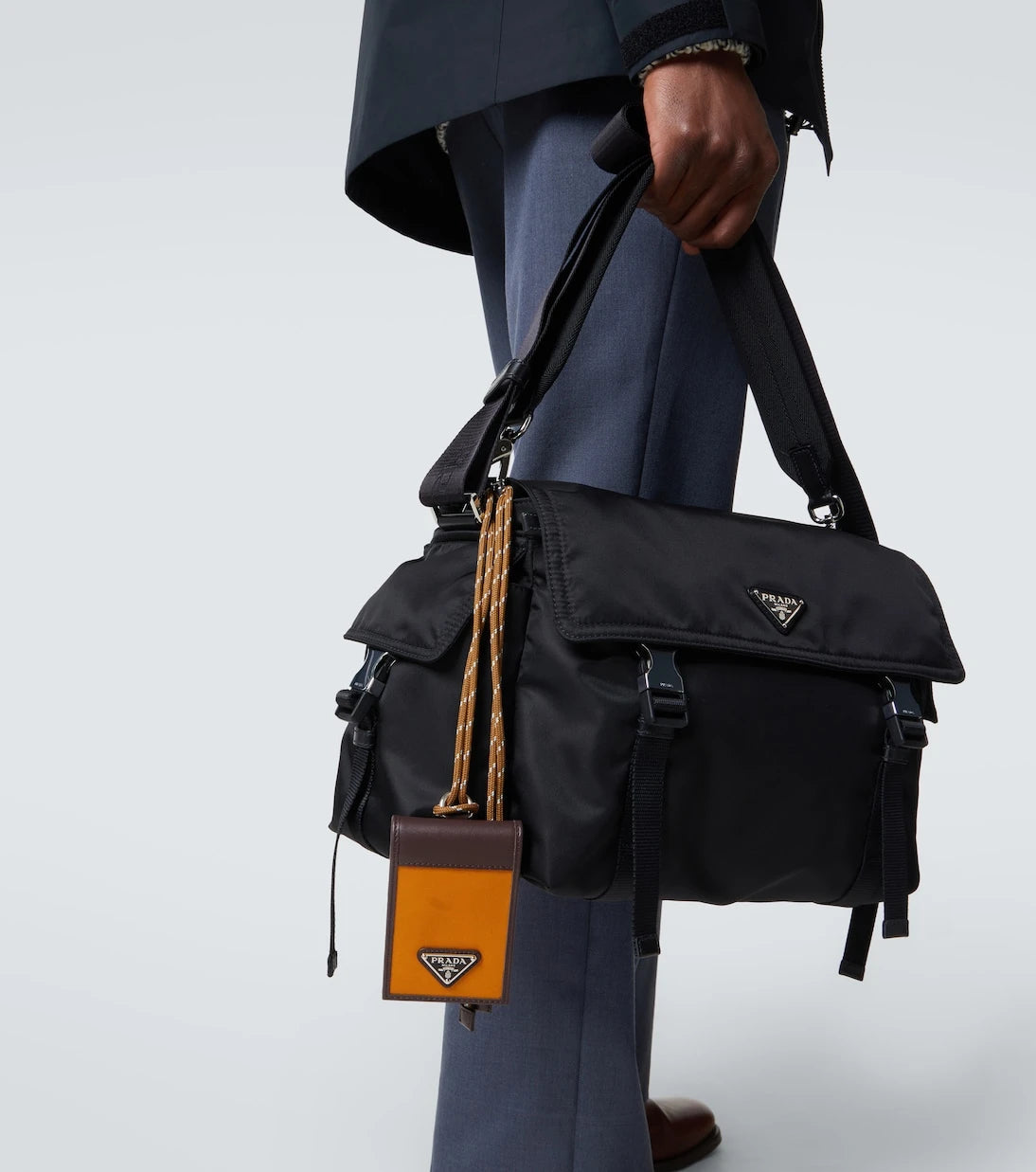 Prada - حافظة بطاقات برادا سبيدروك ري-نايلون مع حزام