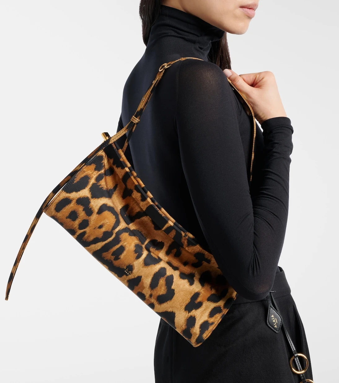 Alaïa - حقيبة كتف Le Click East West متوسطة الحجم