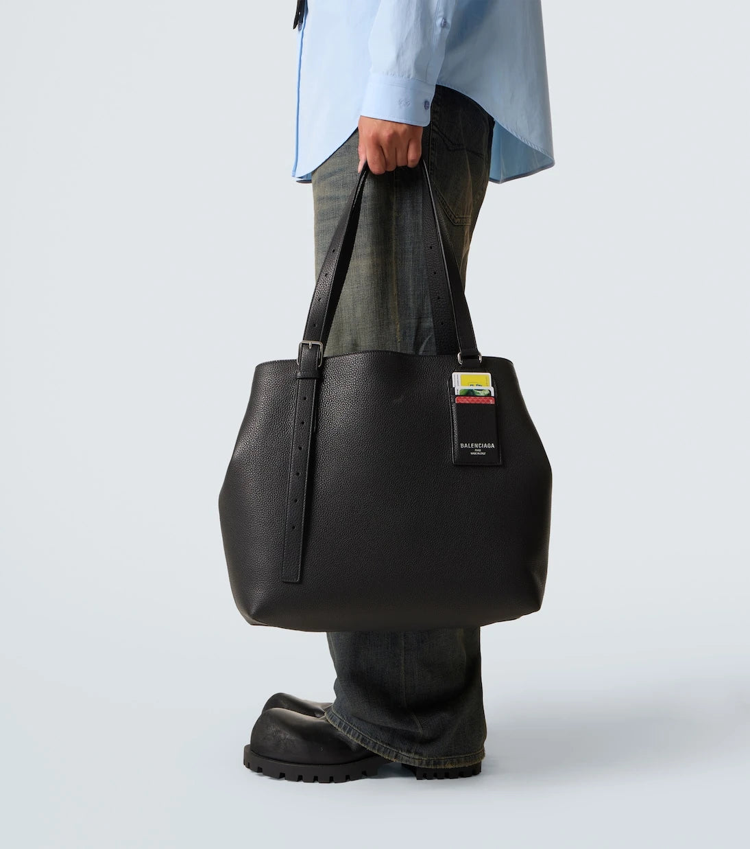 Balenciaga - حقيبة حمل من الجلد المحبب