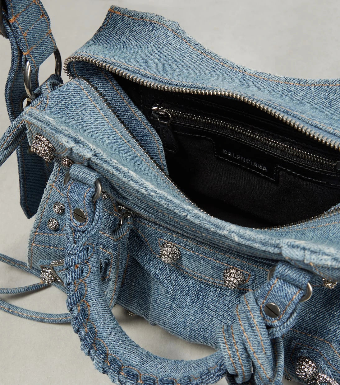 Balenciaga - حقيبة كتف Neo Cagole XS من الدنيم