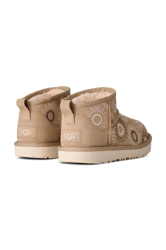 UGG KIDS' CLASSIC ULTRA MINI SUN STITCH Çocuk Süet Kışlık Botlar
