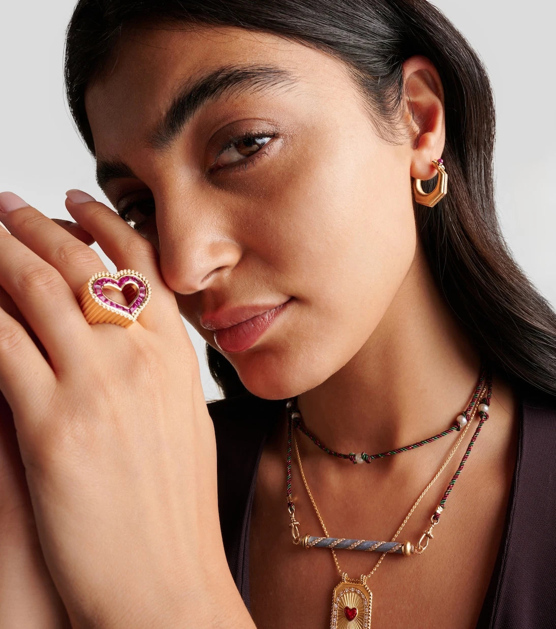 Marie Lichtenberg - Baba Medium 18kt gold single hoop earring with diamonds and ruby