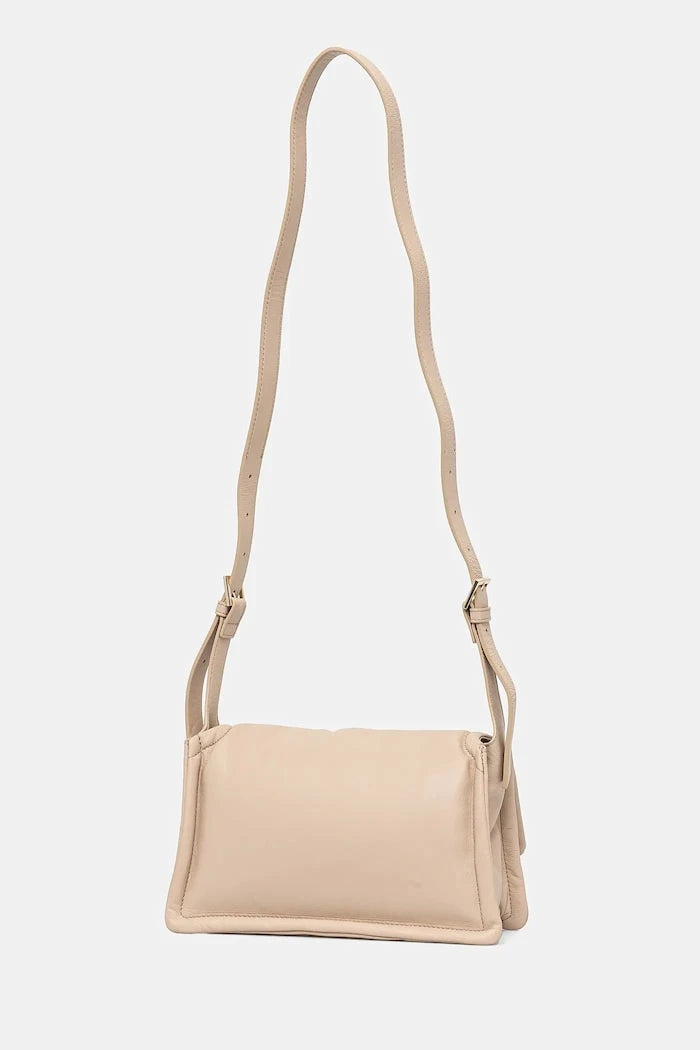 Кожена чанта Guess EVA