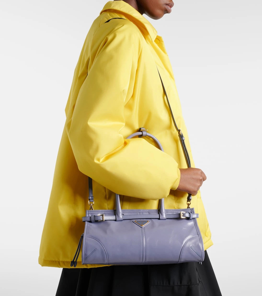 Prada - حقيبة كتف برادا بوني متوسطة من الجلد