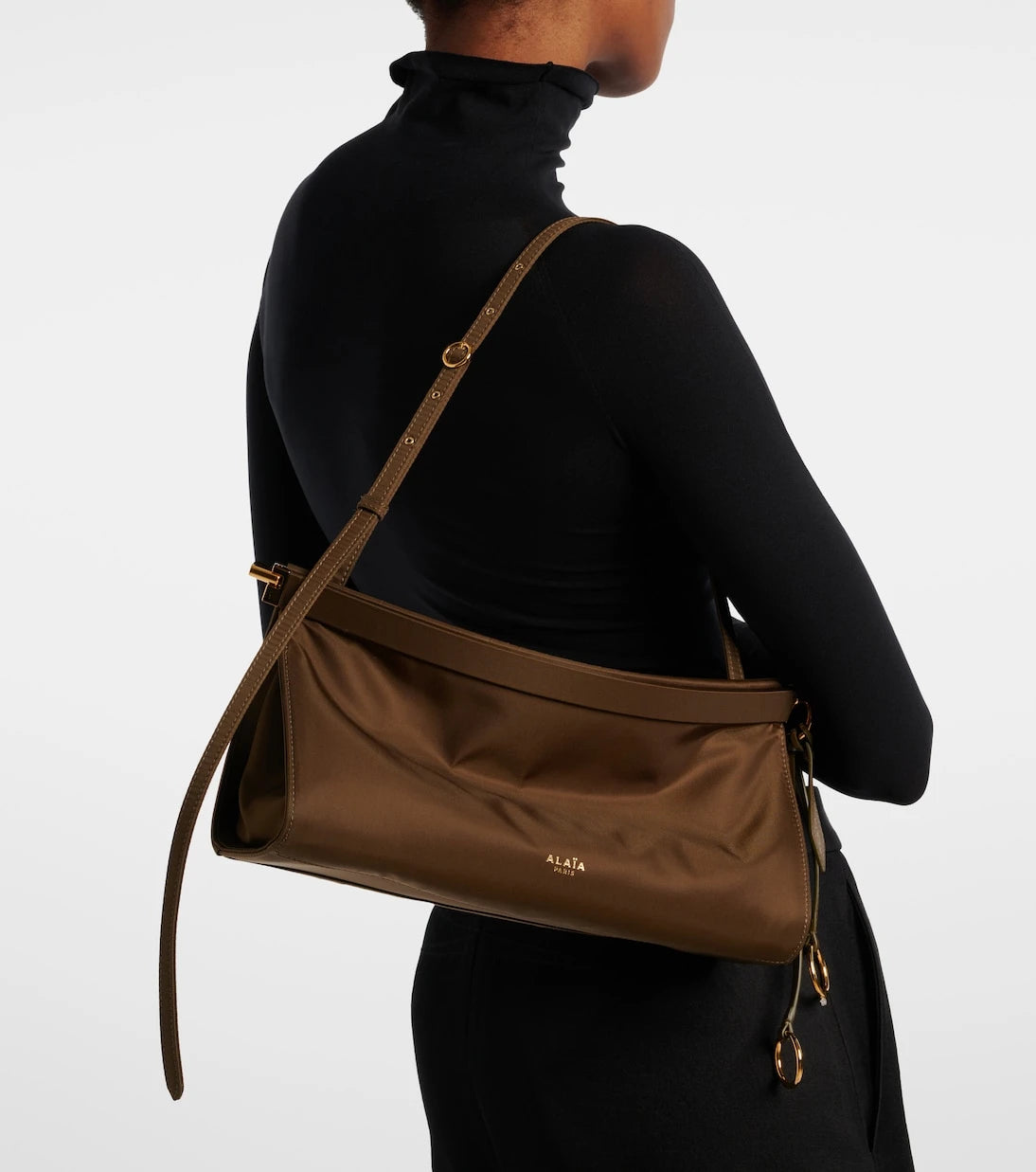 Alaïa - حقيبة كتف Le Click East West متوسطة الحجم
