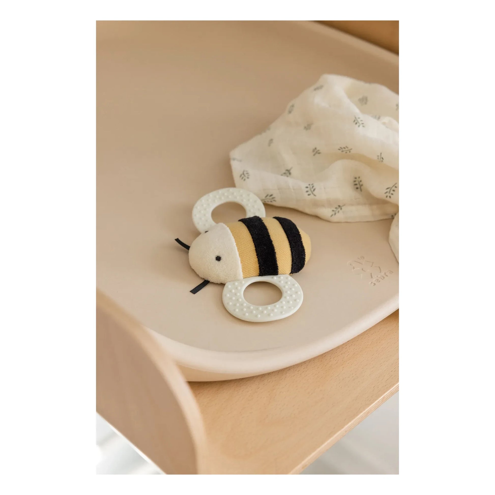 Sebra - Billy the bee rattle | Yellow