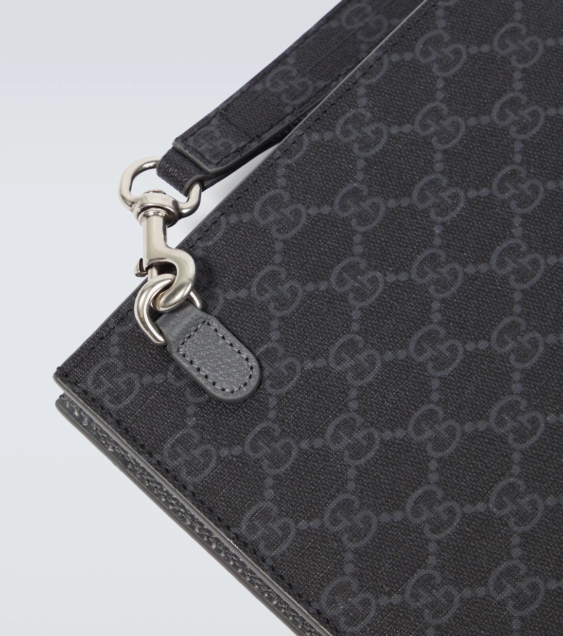 Gucci - GG Supreme canvas pouch