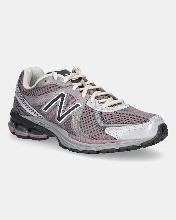 New Balance 860