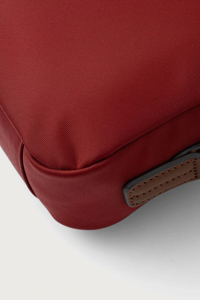 Tommy Hilfiger ayarlanabilir saplı kadın çantası
