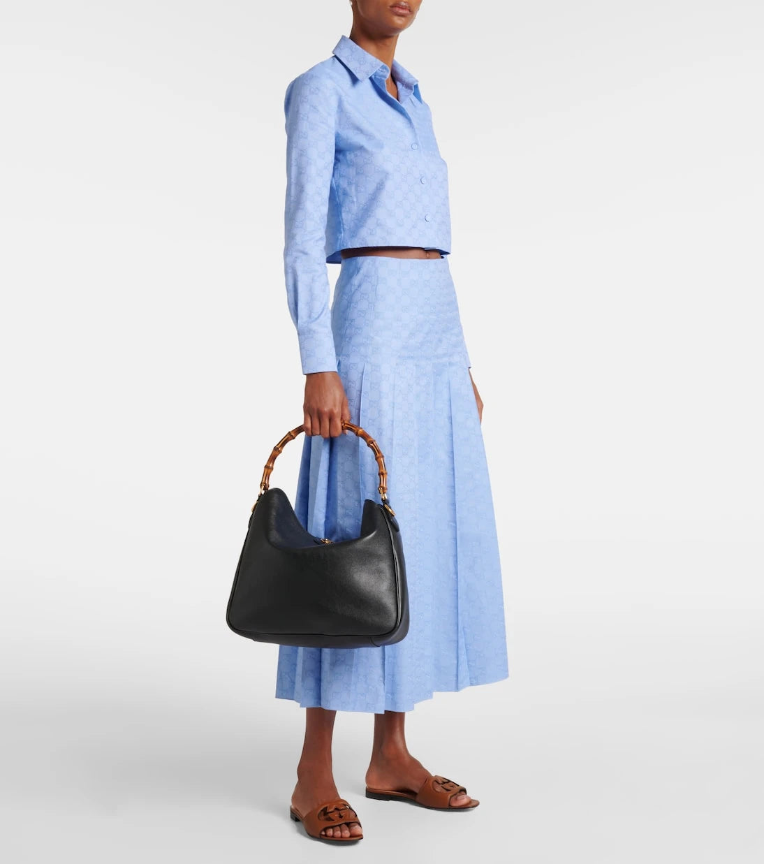 Gucci - صندل إنترلوك G جلدي بفتحات