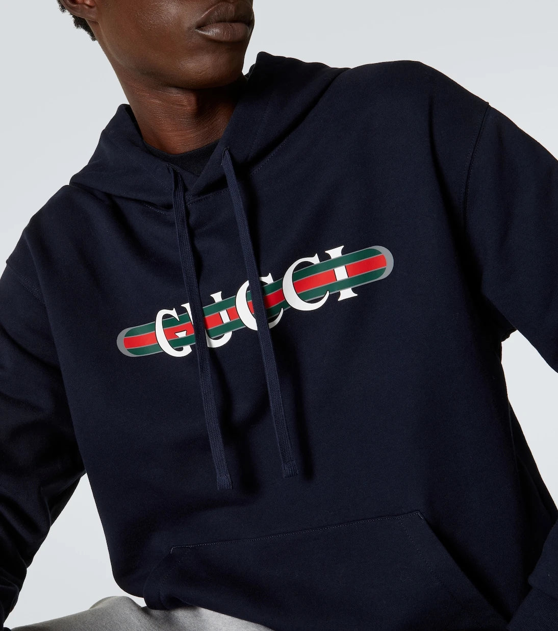 Gucci - سترة قطنية بغطاء للرأس عليها شعار الماركة