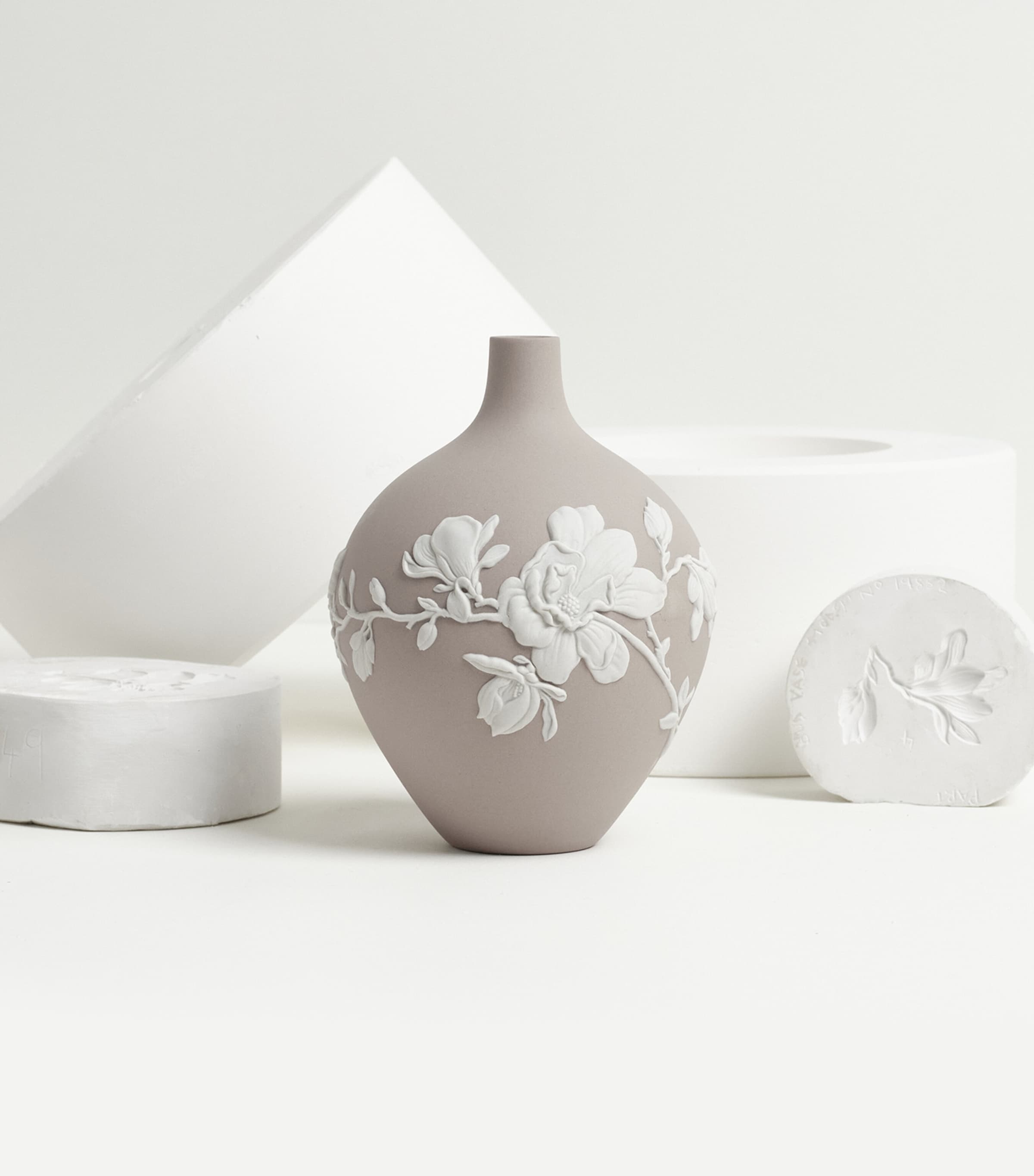 Magnolia Blossom Bud Vase (14cm)