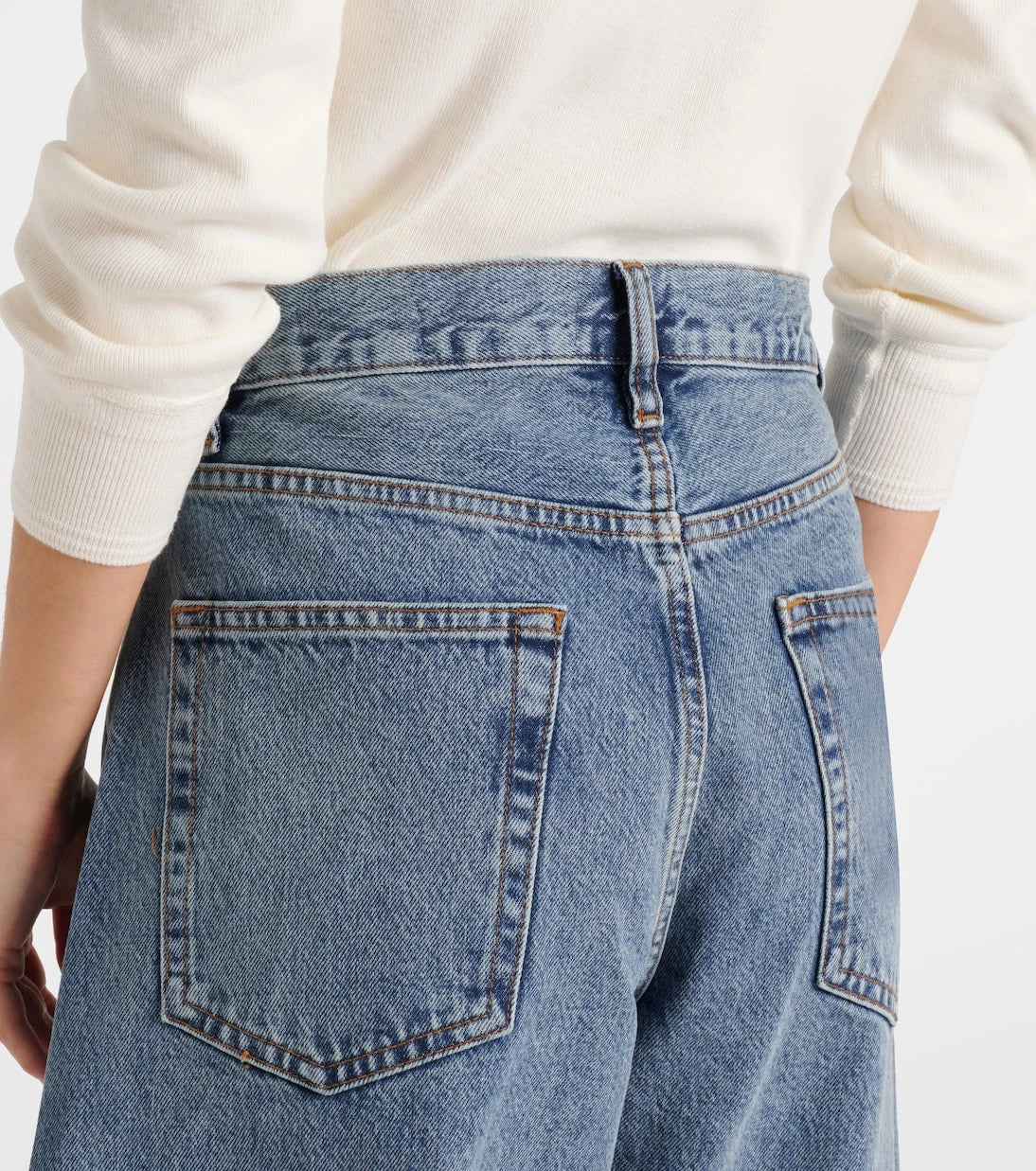 بنطلون جينز Frame - Bubble Crop بقصة أرجل واسعة وخصر عالٍ