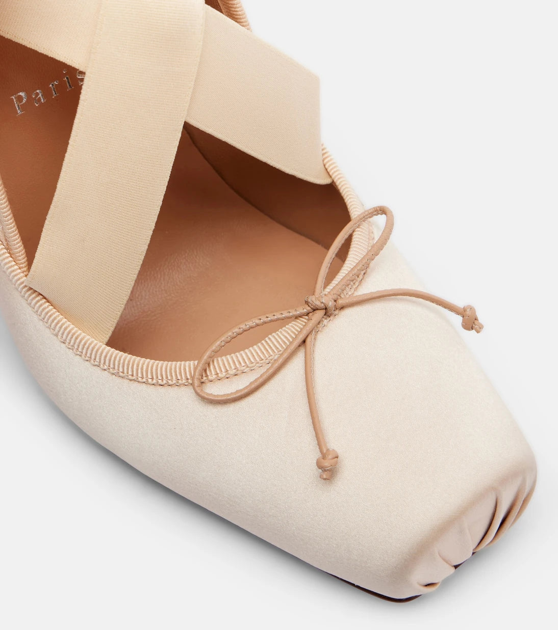 Christian Louboutin - حذاء كاسيستاسيتنا من الساتان بكعب عالٍ