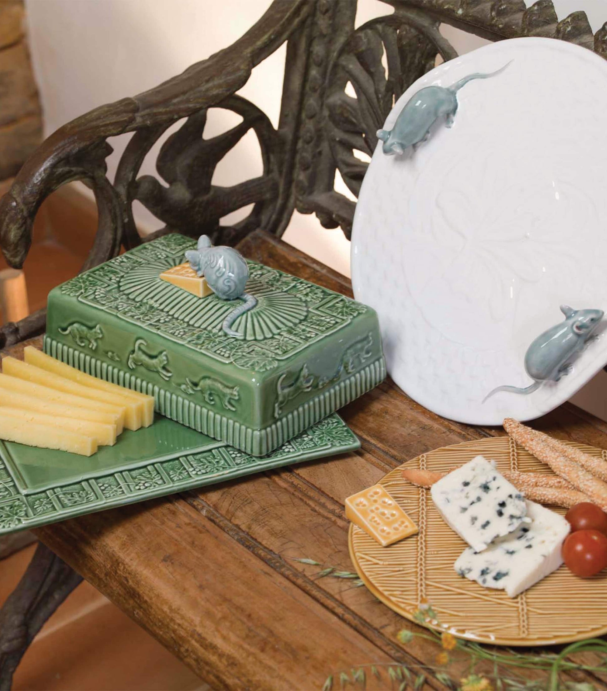 Cheese Plate with Lid (30.5cm)
