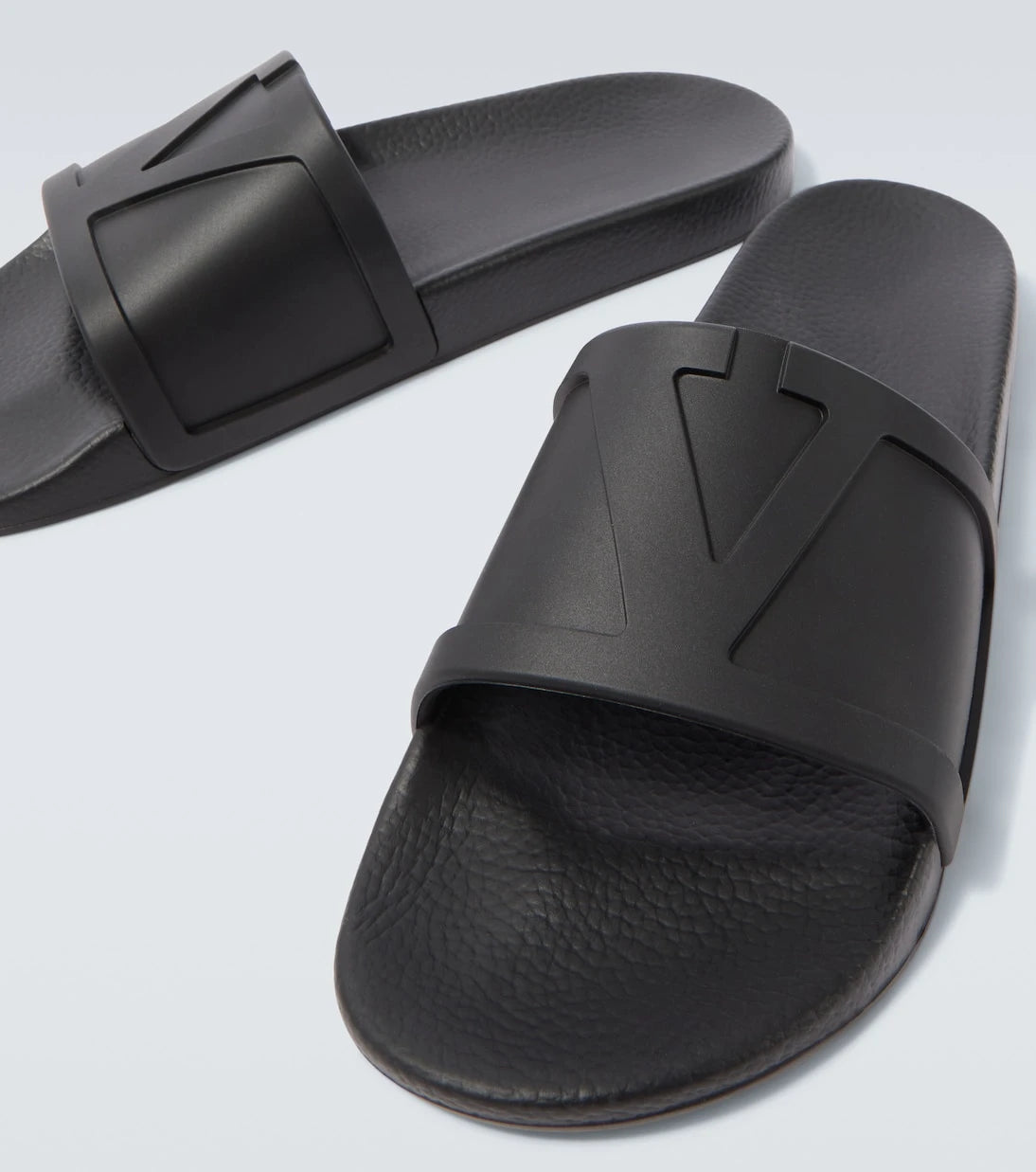 Valentino Garavani - VLogo slides