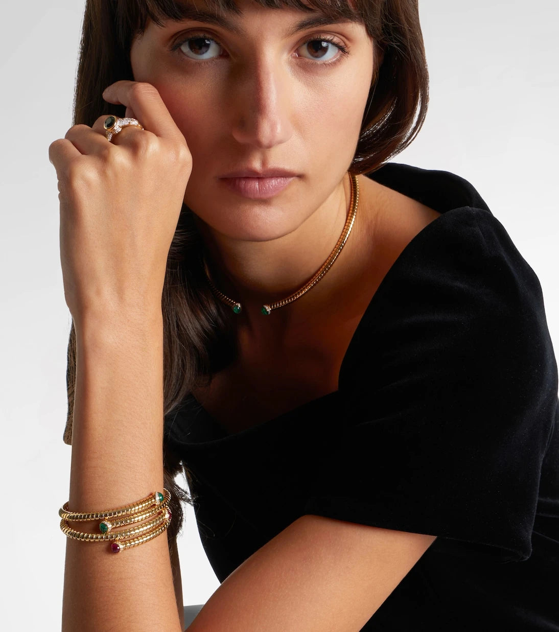 Marina B - 18kt yellow gold bangle with emeralds and diamonds