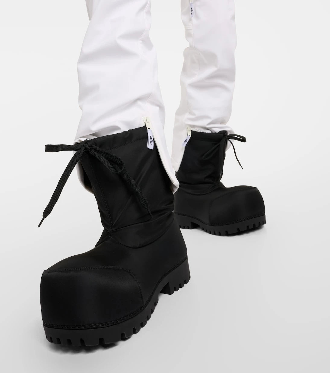 Balenciaga - جزمة ثلج ألاسكا منخفضة