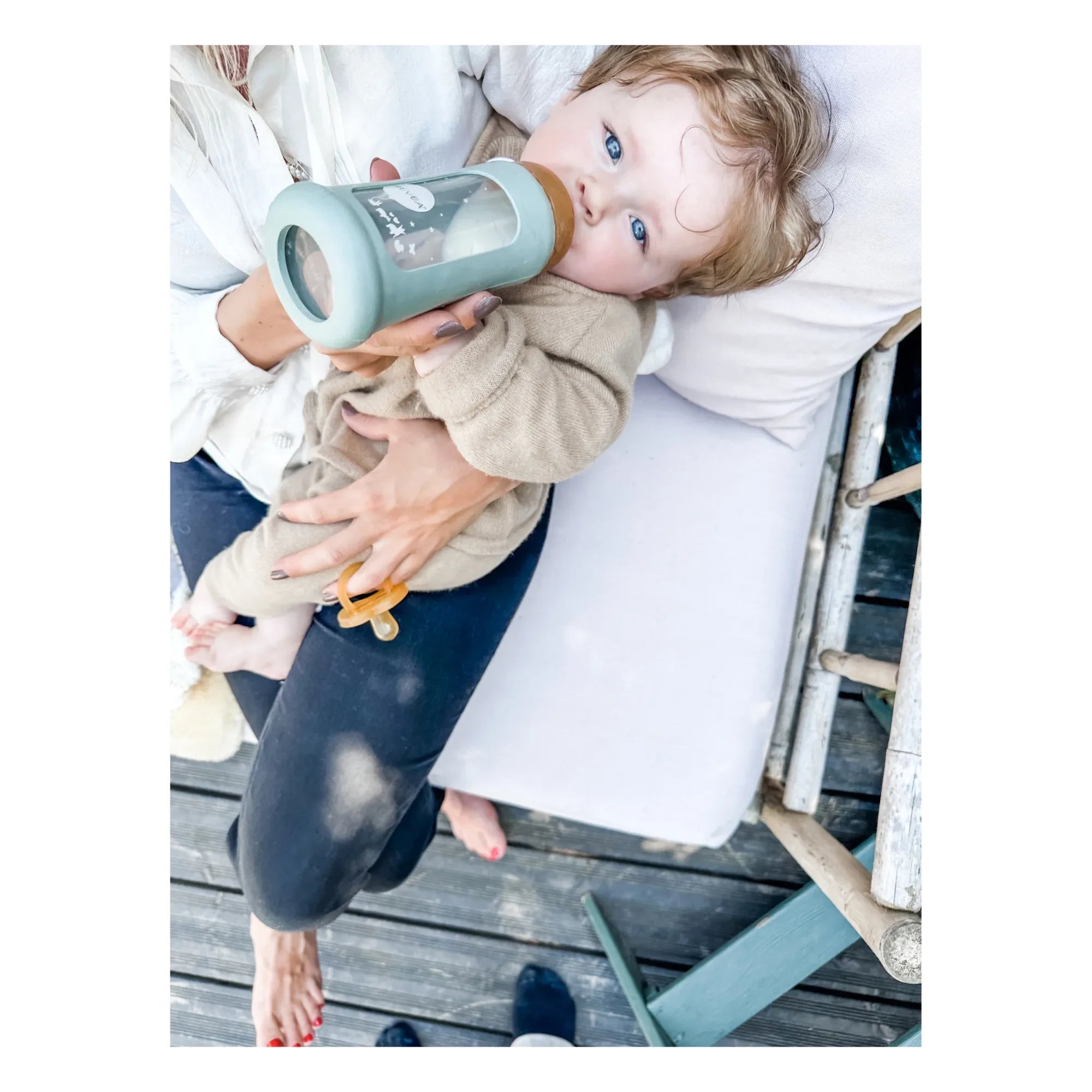 Hevea - Medium Flow Wide-Neck Glass Bottle with Protective Sleeve | Almond green