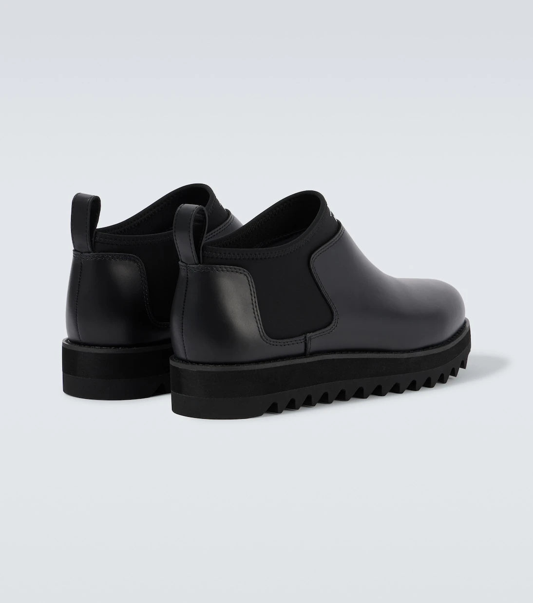 Comme des Garçons Homme - حذاء جلدي برقبة بشعار العلامة