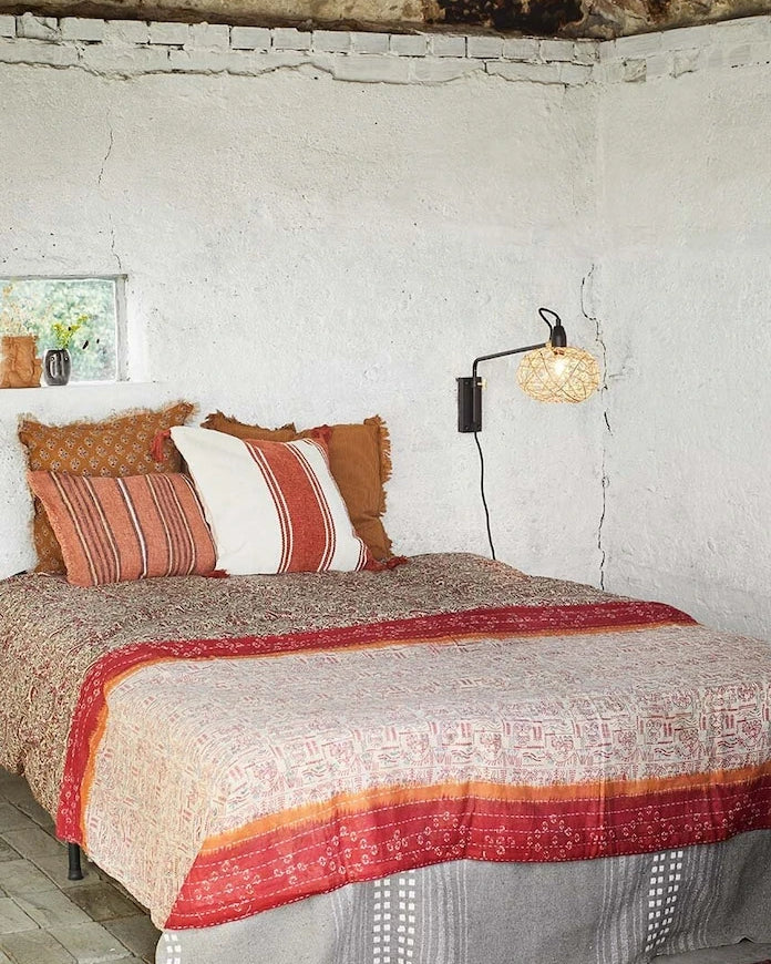 Madam Stoltz Recycled Kantha Yatak Örtüsü