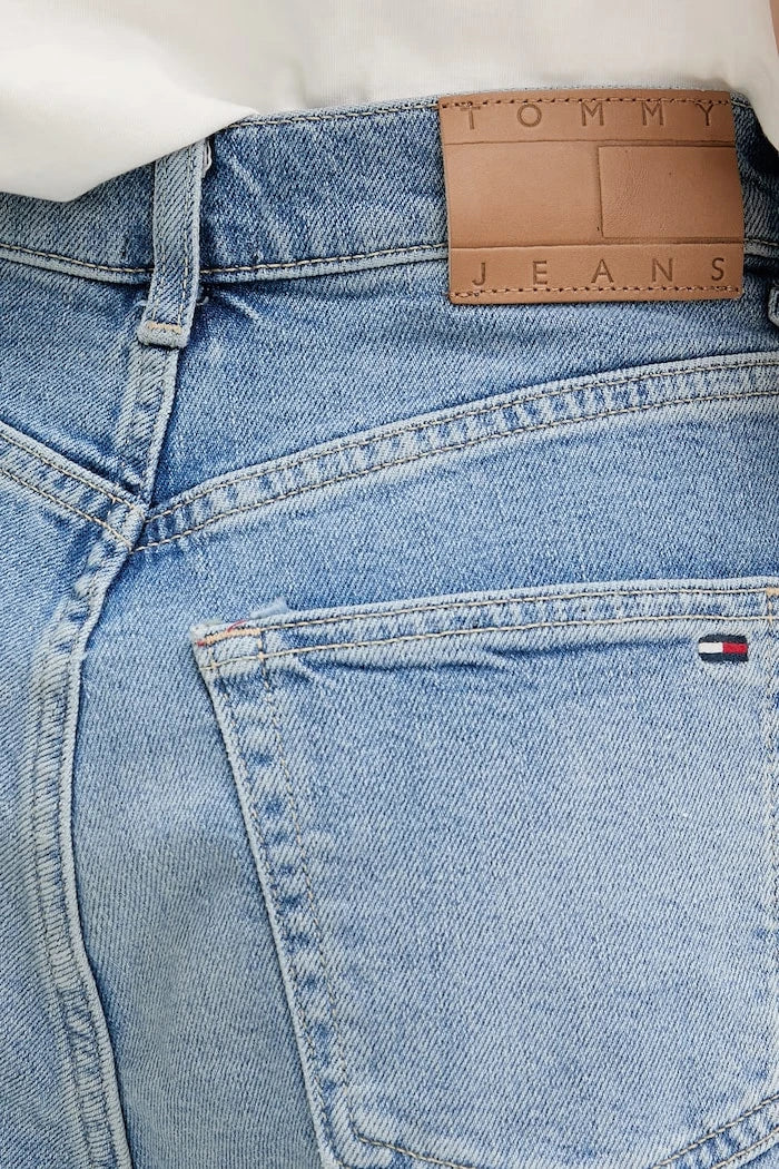 Tommy Jeans къс панталон дамски от деним