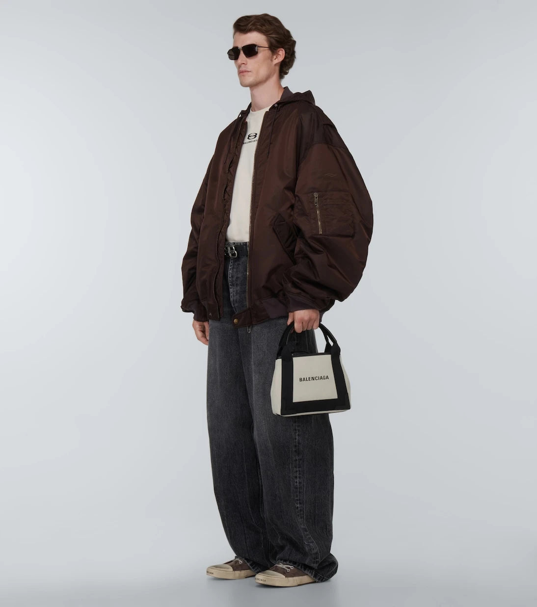 Balenciaga - حقيبة قماش كاباس المزينة بالجلد