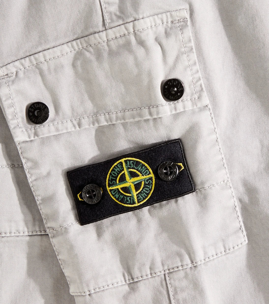 Stone Island Junior - بنطلون قطني واسع من الأعلى وضيق من الأسفل