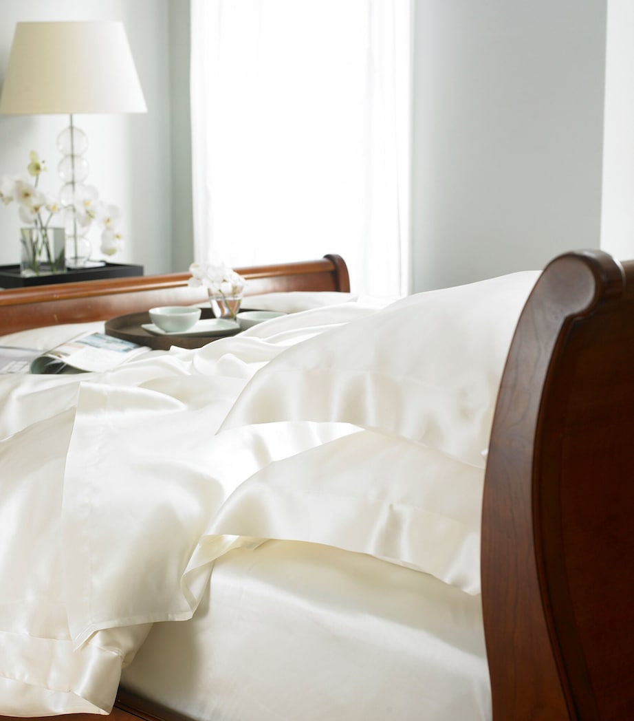 Silk Super King Fitted Sheet (180cm x 200cm)