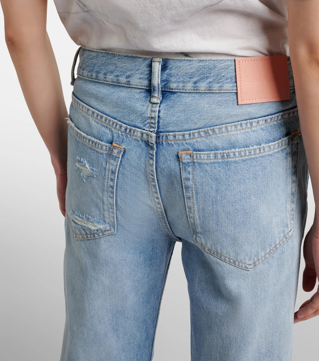 Acne Studios - جينز بقصة مستقيمة ومظهر عتيق (Distressed)