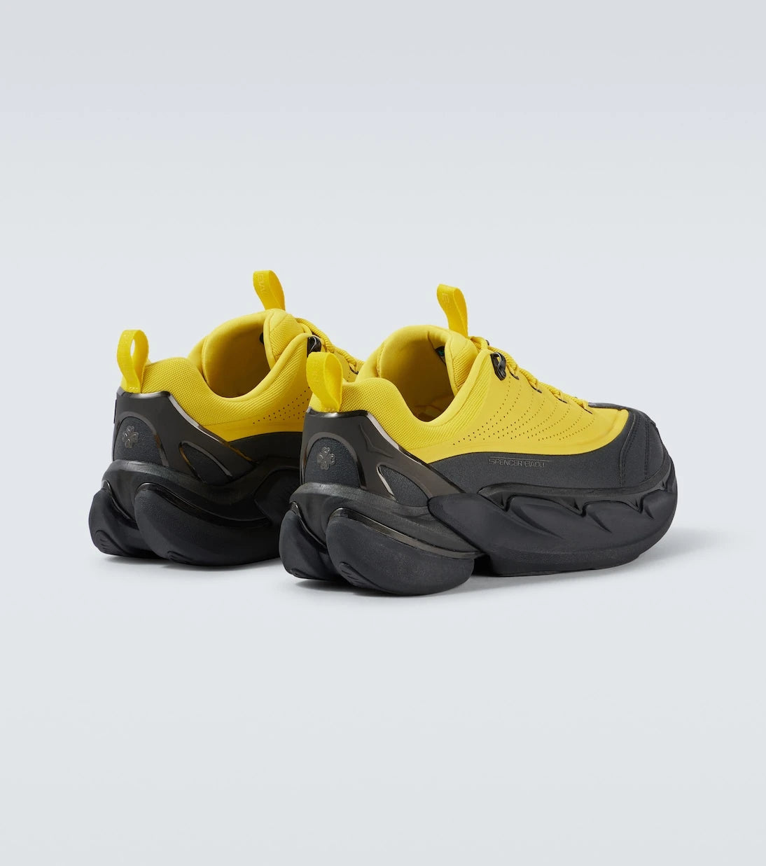 Hoka One One - حذاء سنيكرز إليفون إكس بالتعاون مع سبنسر بادو