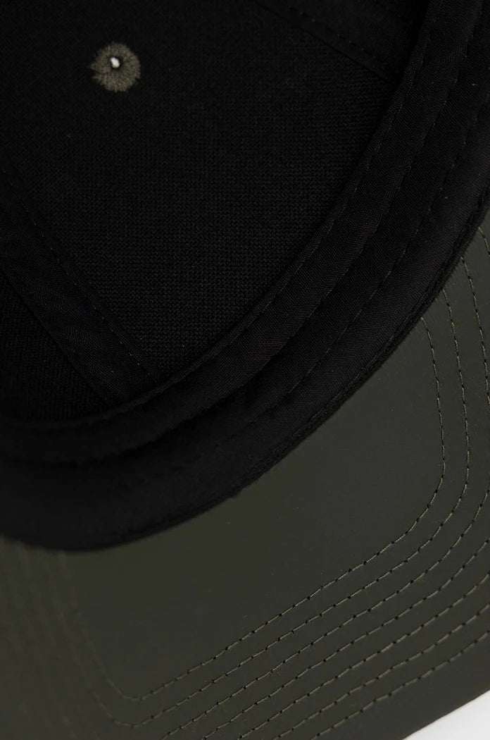Шапка с козирка Rains 13600 Cap