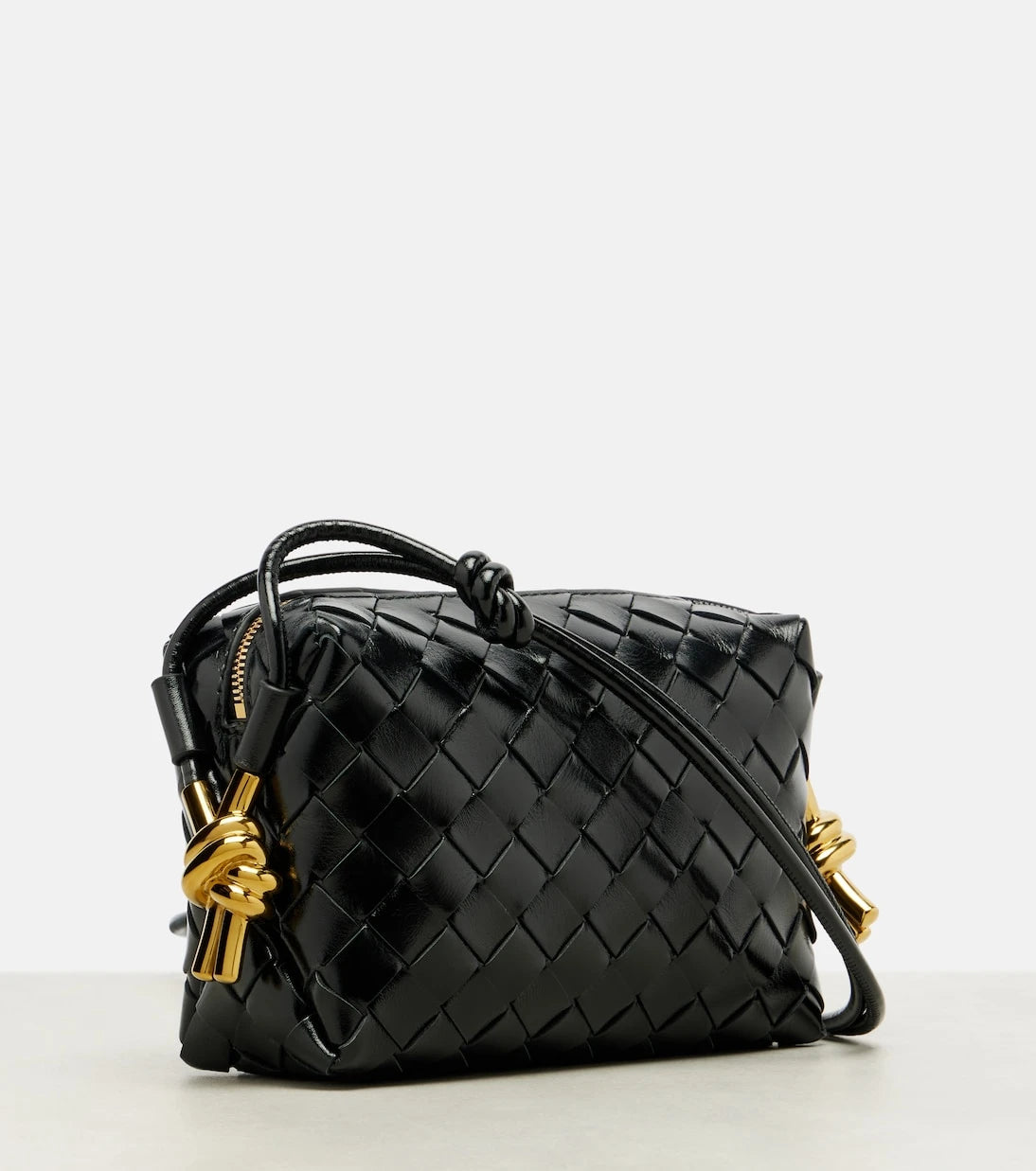 Bottega Veneta - حقيبة كروس بودي لوب ميني جلد