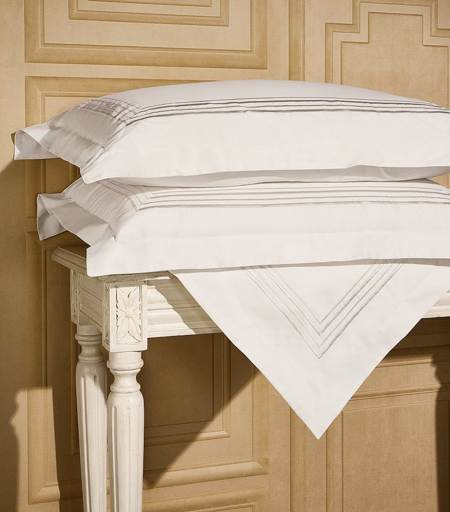 Mayfair King Duvet Cover and Pillowcase Set (230cm x 220cm)