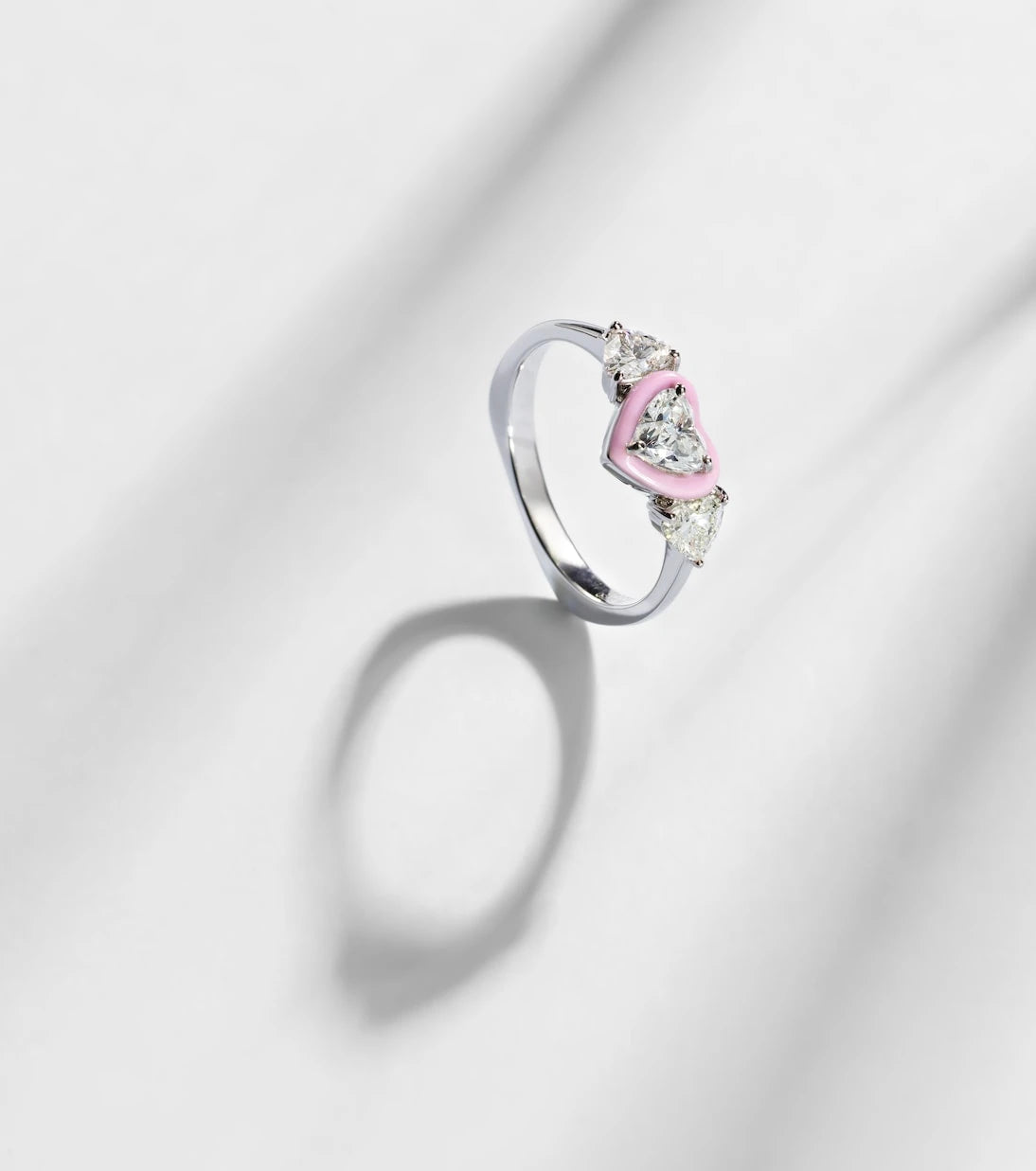 Kamyen - 18kt white gold and enamel ring with diamonds