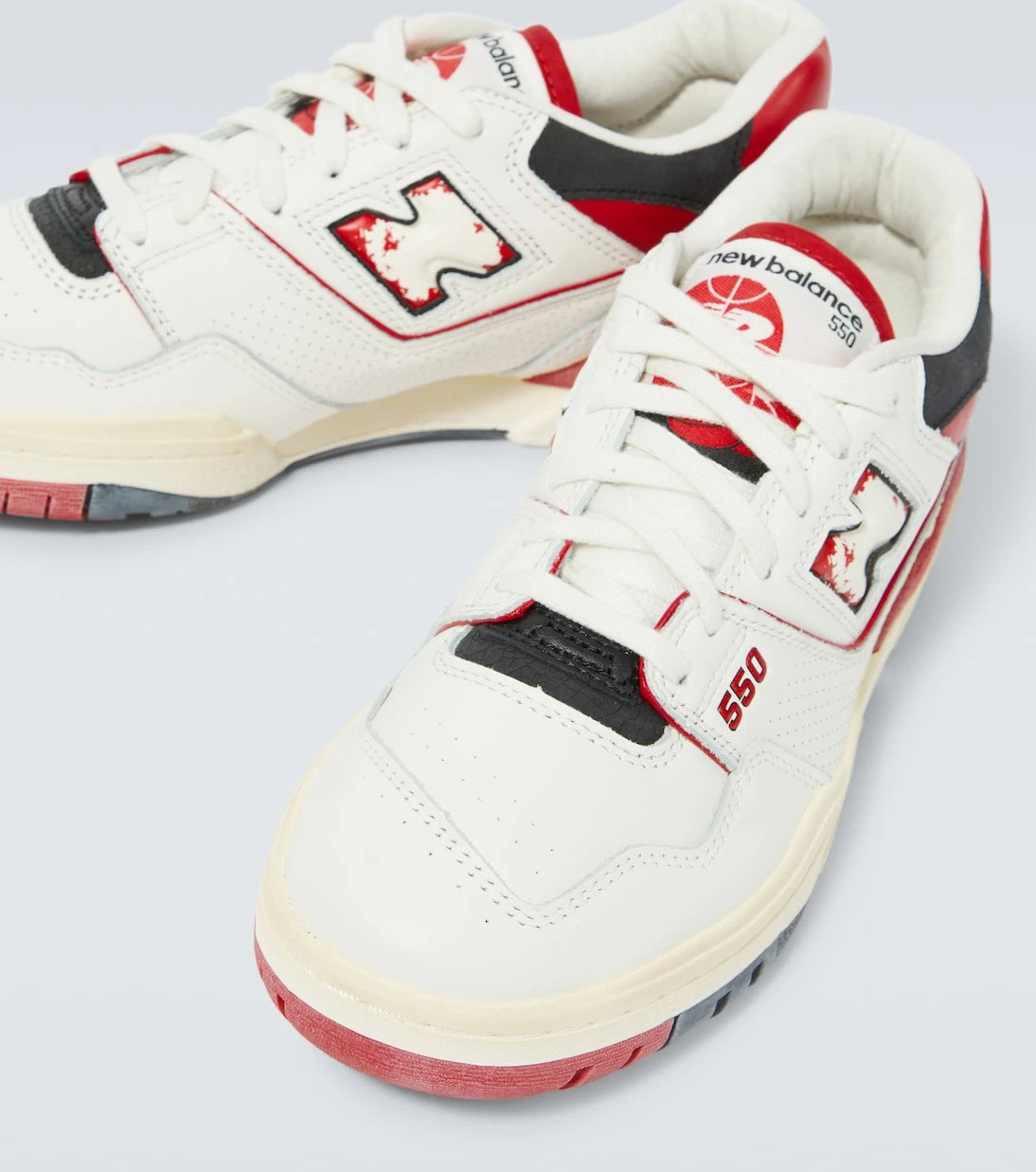New Balance - حذاء سنيكرز 550 جلدي