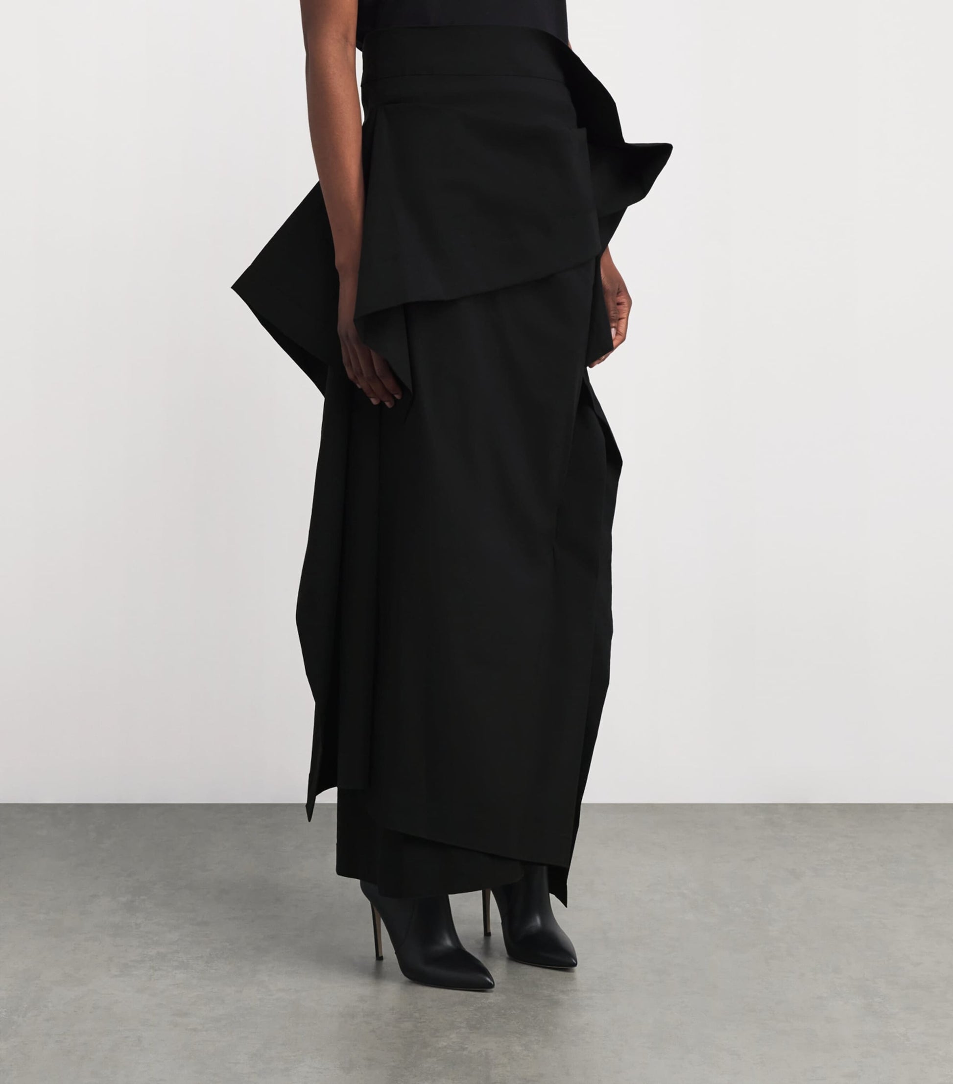 Collapsing Sculpture Maxi Skirt BLACK