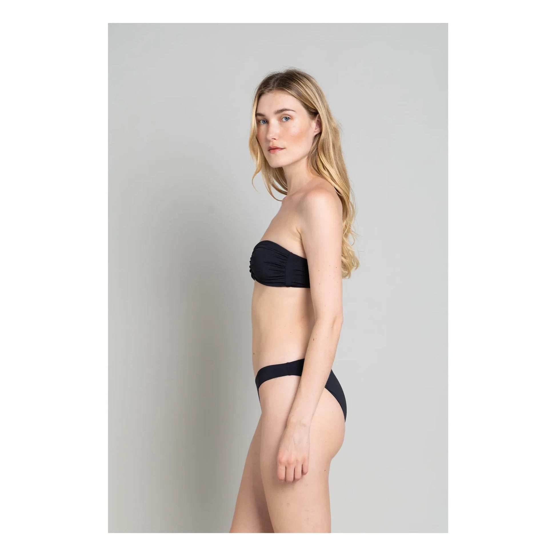 Smallable Woman - Low cut swimsuit Lisa | Black