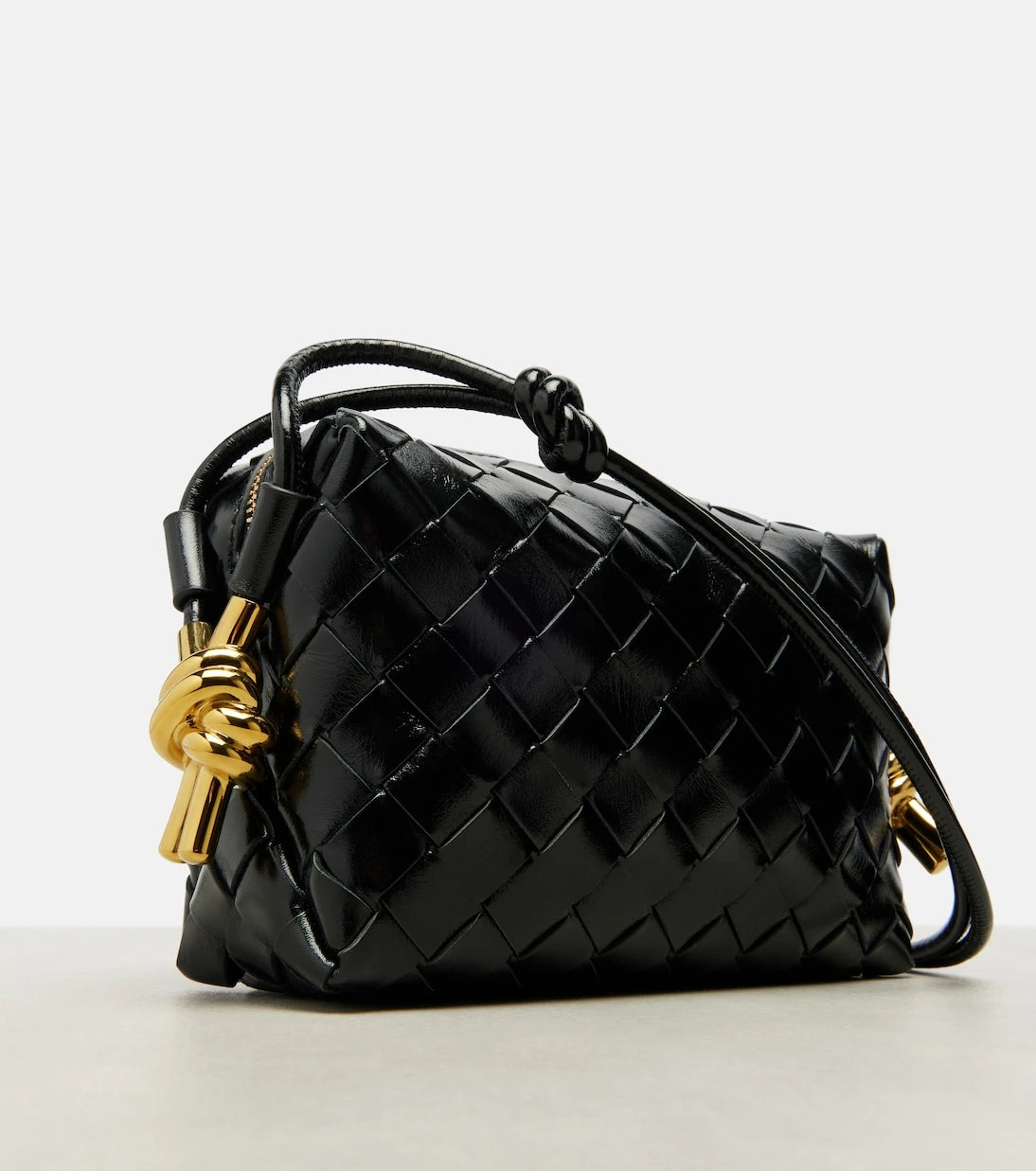 Bottega Veneta - حقيبة كروس بودي لوب ميني جلد