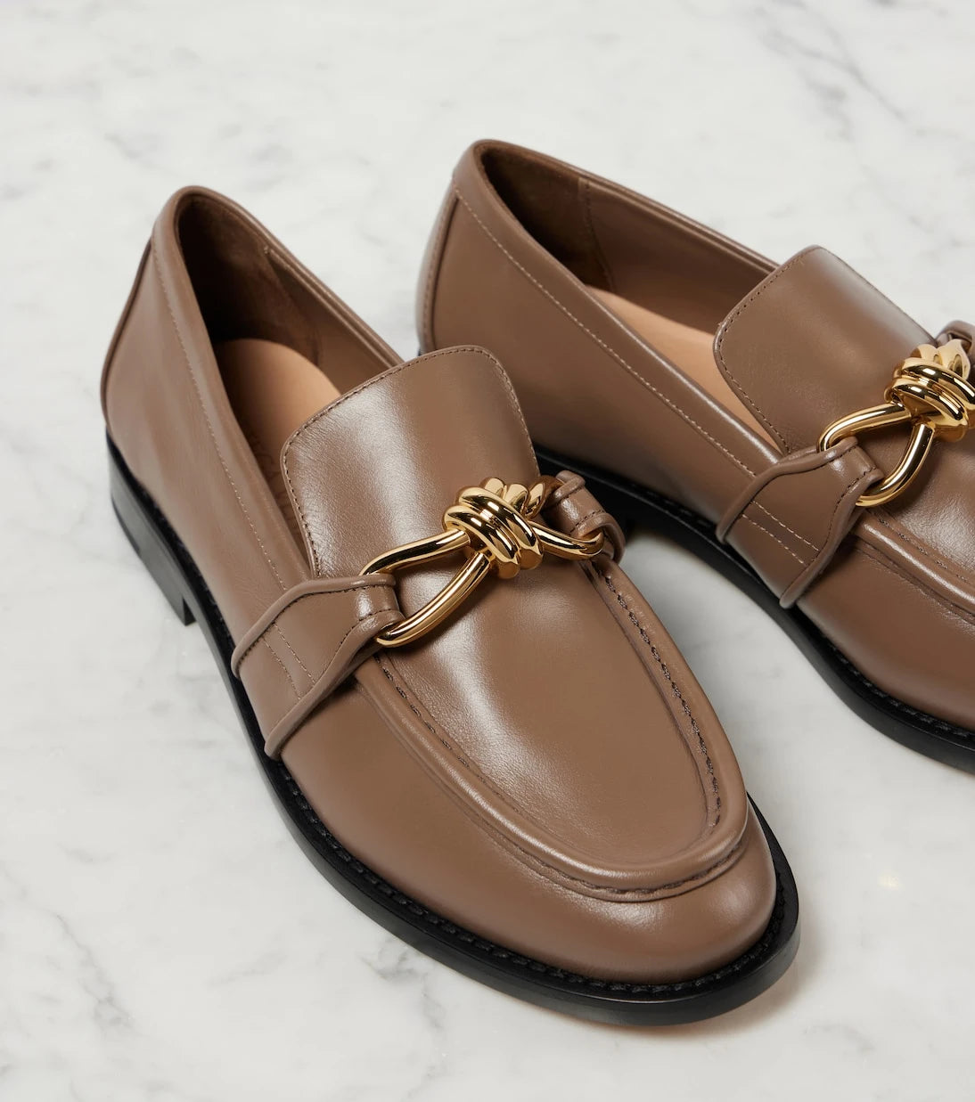 Bottega Veneta - حذاء لوفرز أستير نوت الجلدي