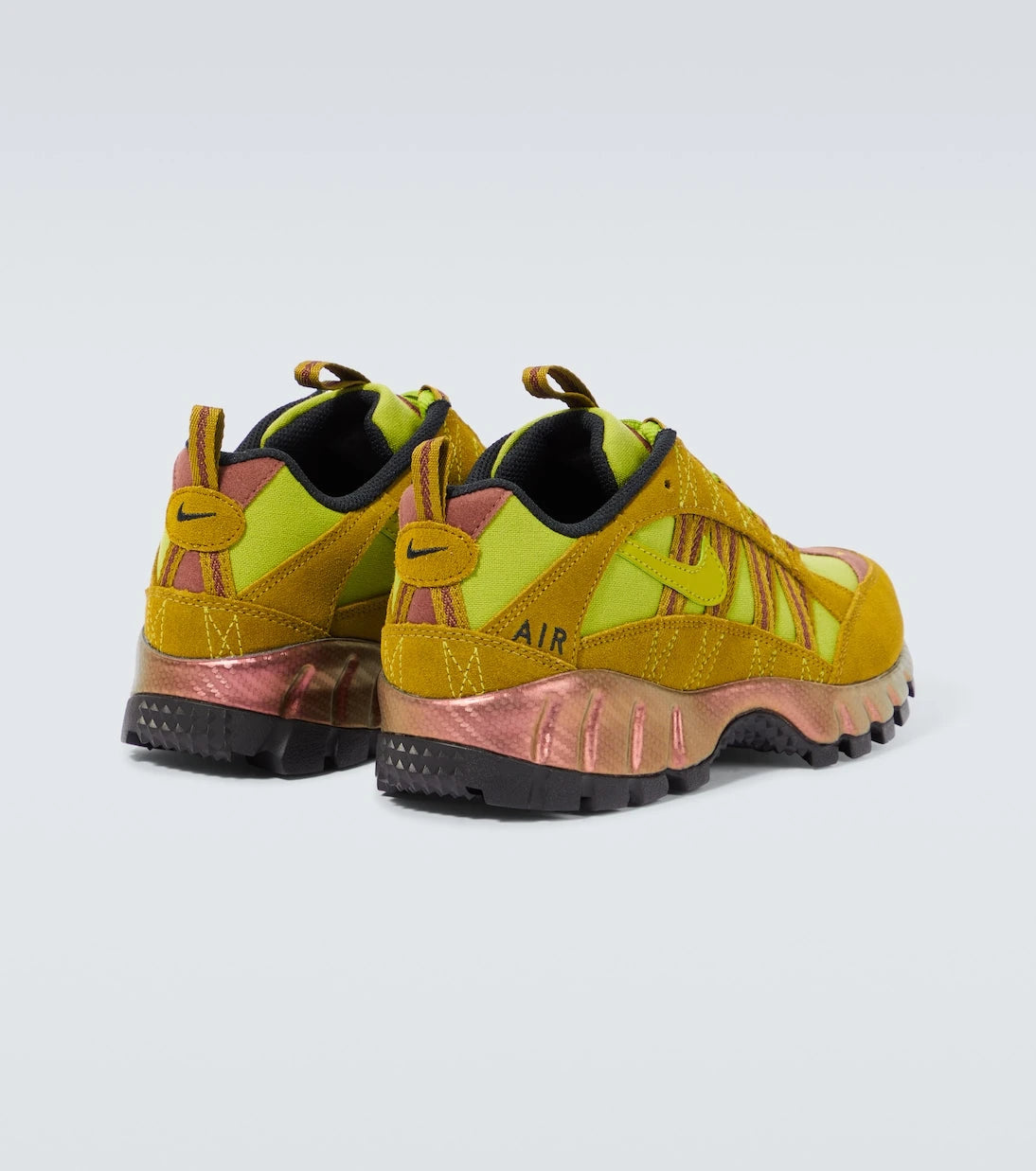 Nike - حذاء رياضي Air Humara جلدي