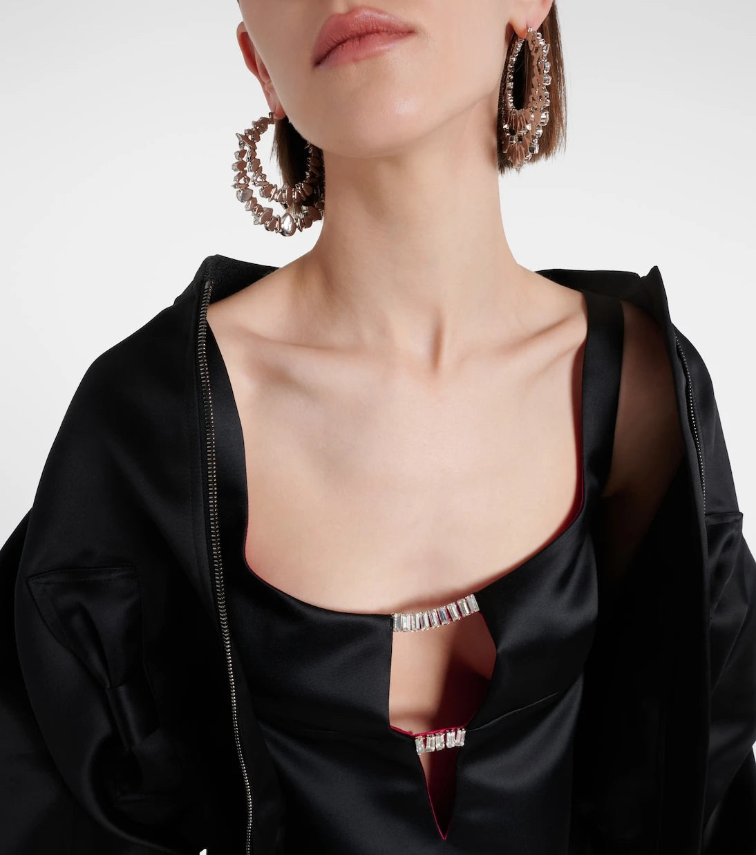 Nina Ricci - فستان قصير من الساتان بتصميم مقطوع