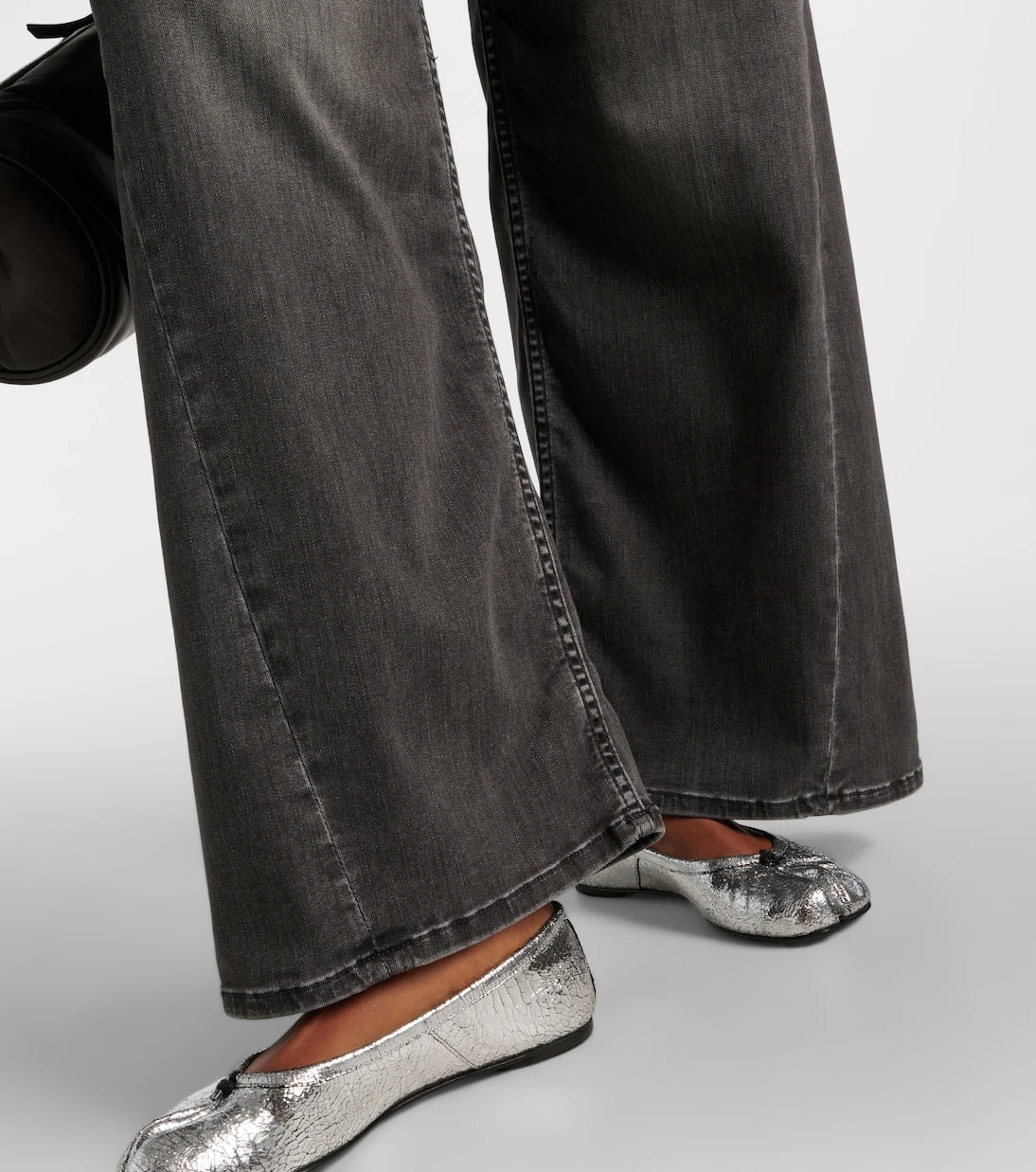 AG Jeans - جينز بقصة أرجل واسعة وخصر متوسط الارتفاع