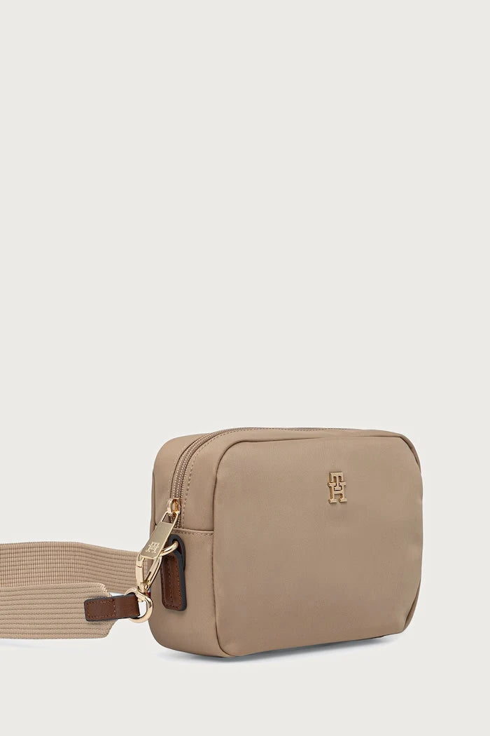 Tommy Hilfiger ayarlanabilir saplı kadın çantası