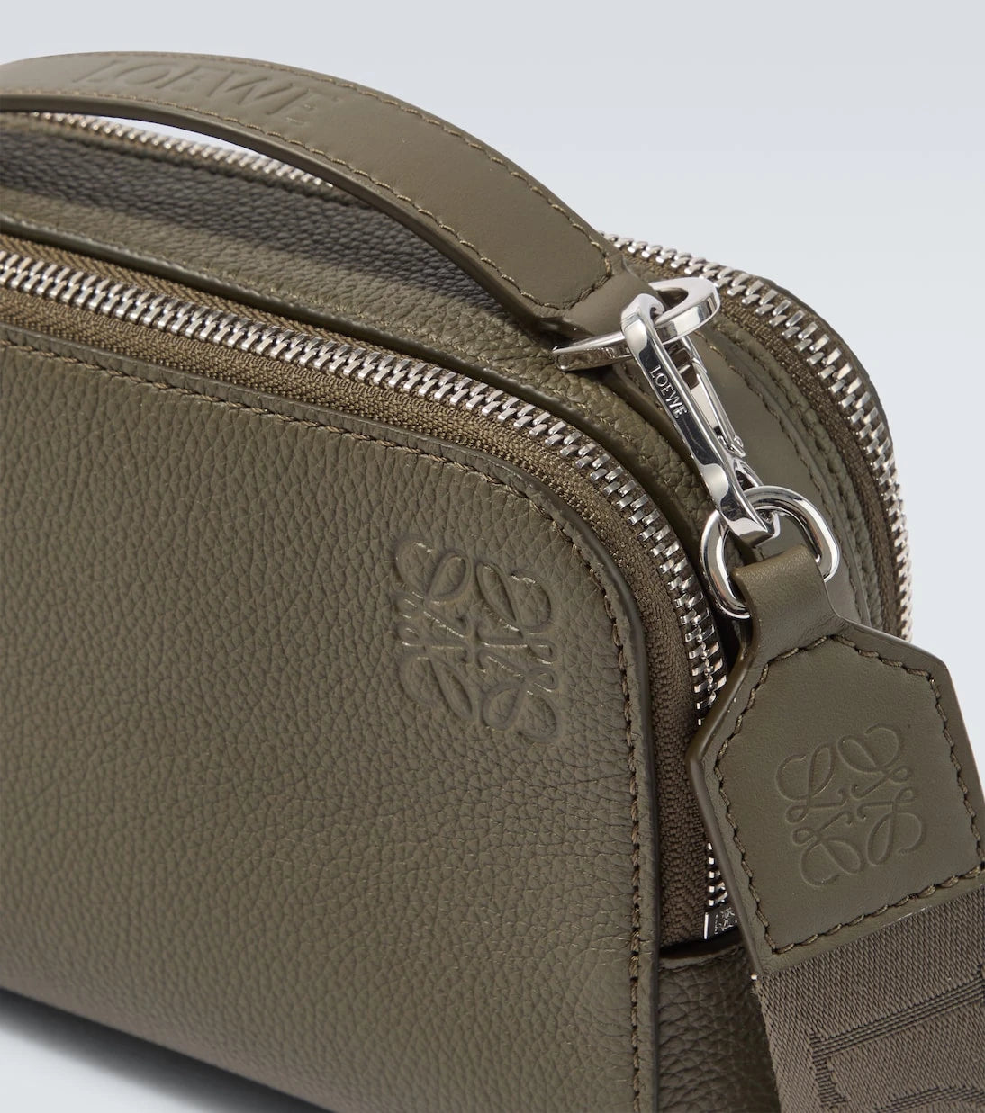 Loewe - حقيبة كروس بودي صغيرة من الجلد