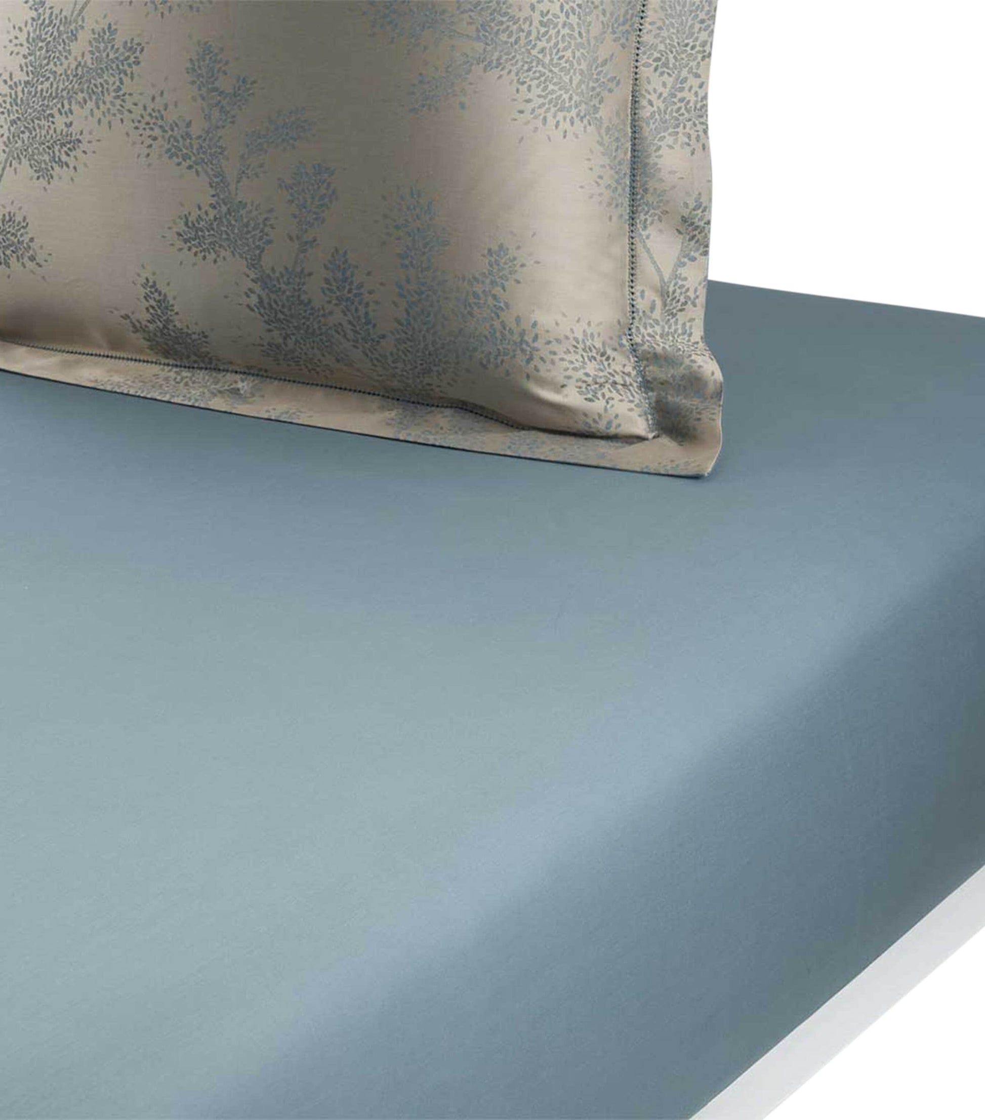 Triomphe Double Fitted Sheet (135cm x 190cm)