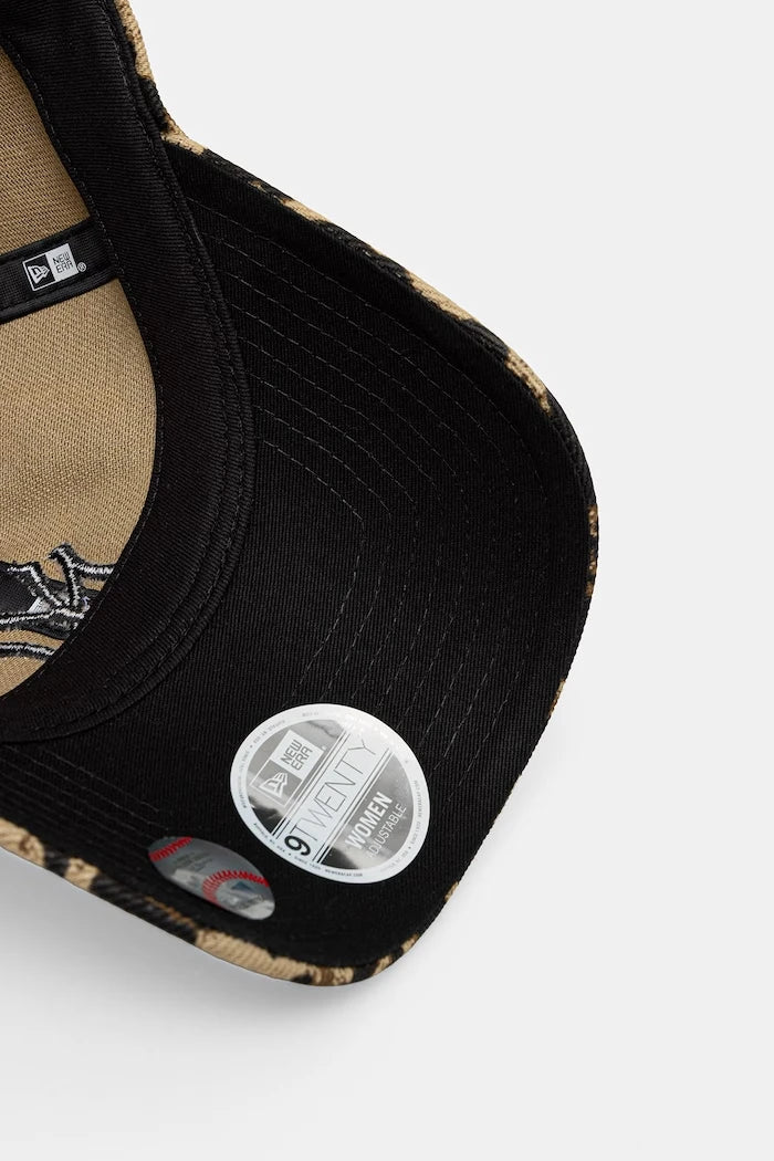 New Era pamuklu vizörlü şapka LEOPARD 920 NYY