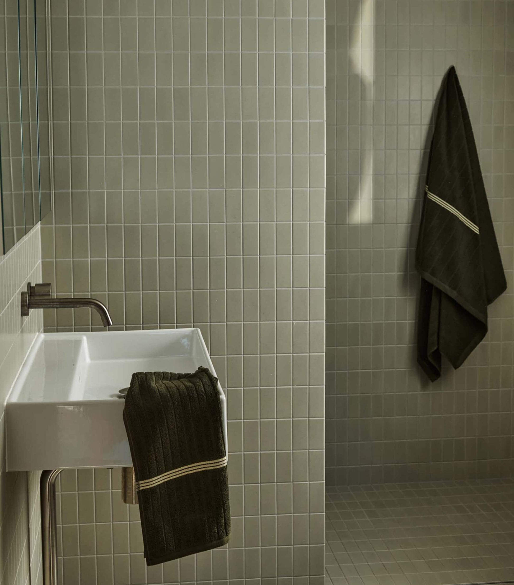 BAINA Emerald Hand Towel (38cm x 80cm)