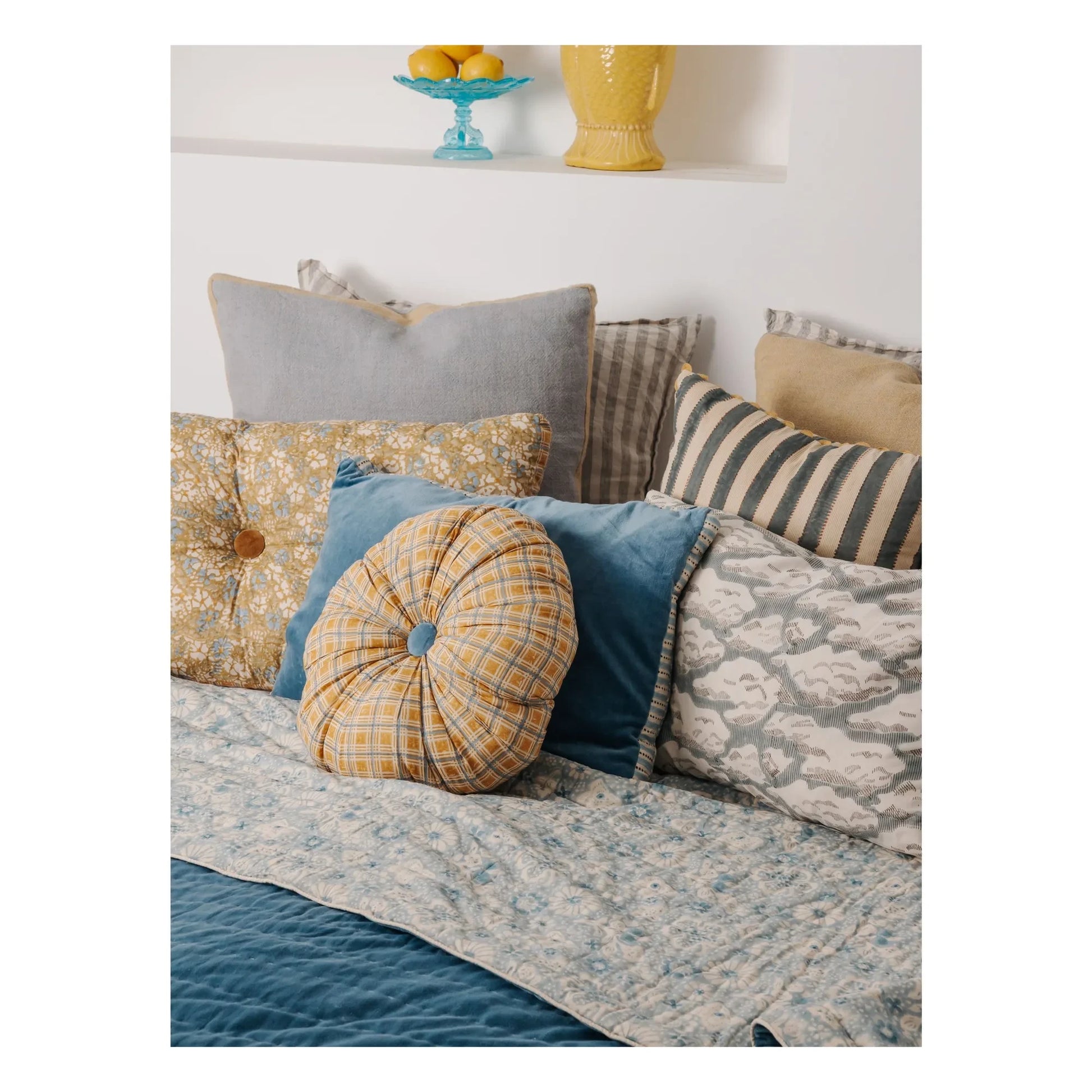 Le Monde Sauvage - Boréal Florence cushion | Yellow