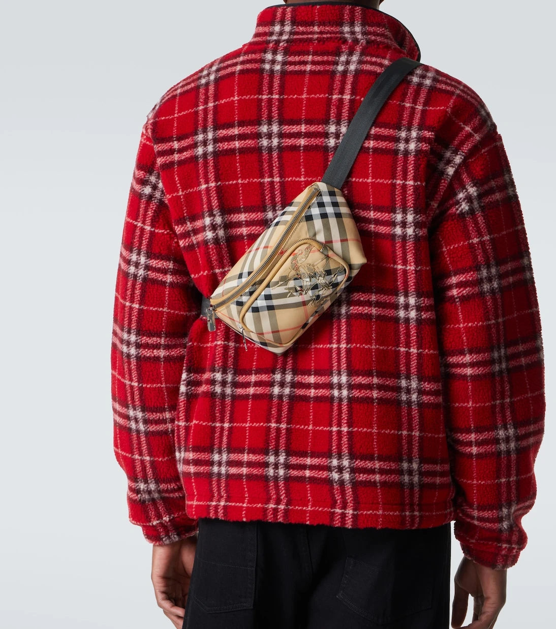 Burberry - حقيبة خصر مطرزة بنقشة مربعات بربري